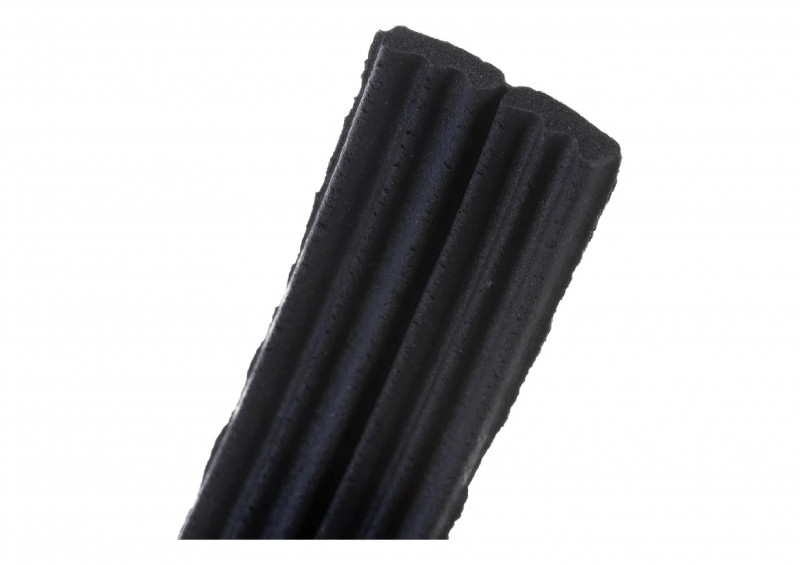 Уплотнитель для окон и дверей LLS Е- профиль резновый на клейкой основе черный